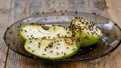 Come sbarazzarsi subito dei moscerini della frutta: un metodo semplice senza sostanze chimiche