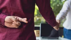 Il trucco infallibile dello psicologo: come smascherare un bugiardo in 10 secondi