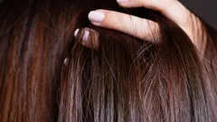 Il frigorifero invece del salone di bellezza: i cibi che ridanno lucentezza e volume ai capelli