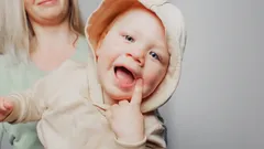 Il segreto della risata dei bambini: perché i neonati ridono di gusto prima di iniziare a parlare?